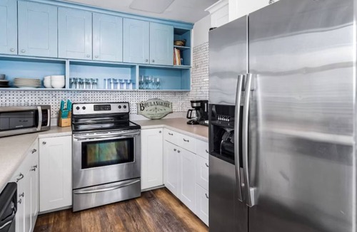 Crescent Beach House | Cottage Seas | Steps from the Beach | Pet Friendly!