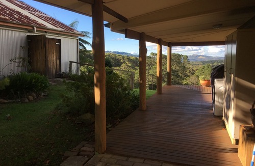 Berambing Cottage | Cottage Sleeps 13 - Stunning Views!