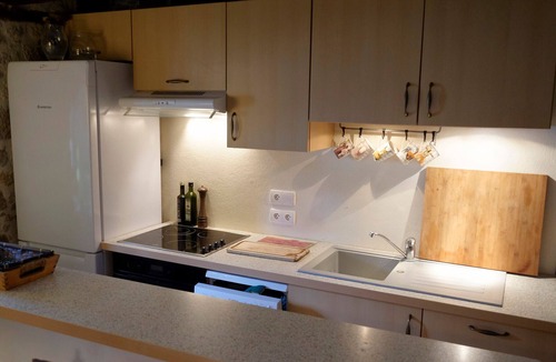 Goulles Cottage | Cottage - Sleeps 2 - Parking - Pet friendly