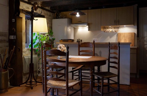 Goulles Cottage | Cottage - Sleeps 2 - Parking - Pet friendly