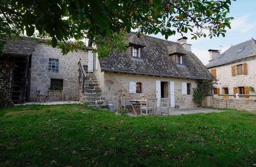 Goulles Cottage | Cottage - Sleeps 2 - Parking - Pet friendly