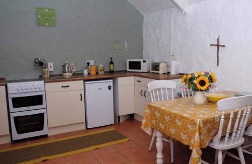 Grade House | Cottage Sleeps 2- Wood Fire, Garden, Pets, Parking