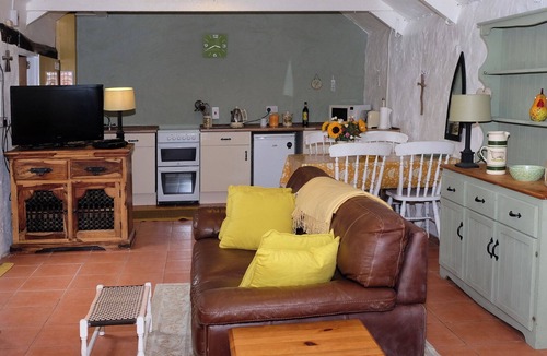 Grade House | Cottage Sleeps 2- Wood Fire, Garden, Pets, Parking