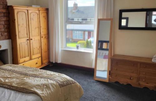 Chorley House | Cottage - Sleeps 4 - Garden - Parking