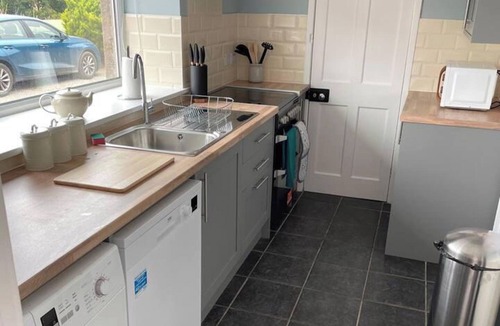 Old Bewick House | Cottage - Sleeps 6 - Garden - Parking