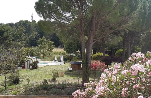Pont-Saint-Esprit Apartment | Cottage SOLEIL on a French vacation farm in Provence