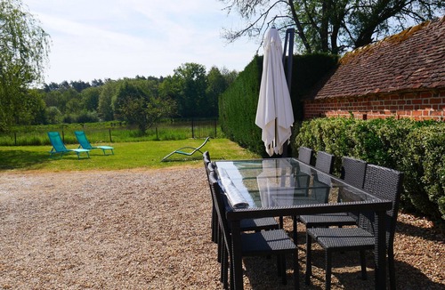Ligny-le-Ribault Cottage | Cottage Sologne with private pond view, fishing, near Chambord