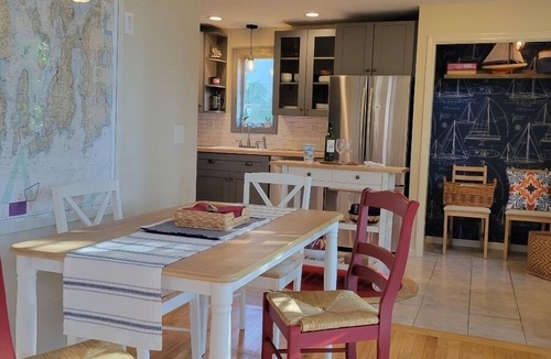 North Kingstown Cottage | Cottage steps from a private beach