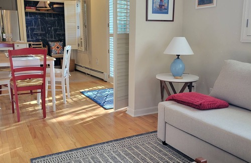 North Kingstown Cottage | Cottage steps from a private beach