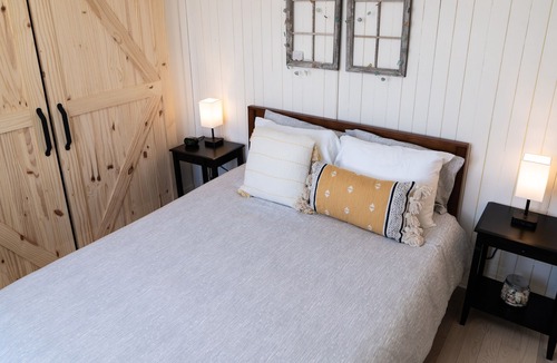 Central Elgin Cottage | Cottage steps to Main Beach w/ Loft & Arcade