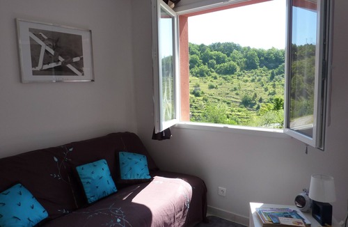 Ucel House | cottage studio lavandin calm and cozy