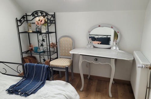 La Couture Boussey Bed & Breakfast | Cottage Tina: Peaceful Retreat in Nature