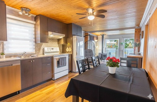Dunham Ski Chalet | Cottage Tranquility family waterfront mountains