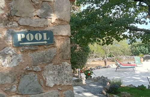 Lussan Cottage | Cottage under the Oaks near Uzes pont du gard