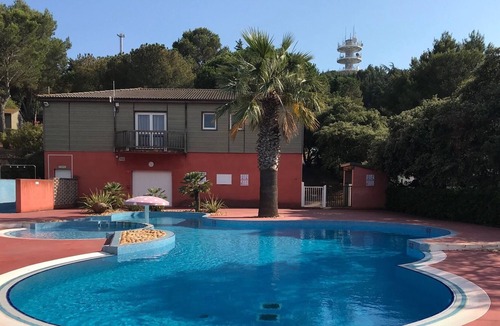 Agde Cottage | Cottage under the pines