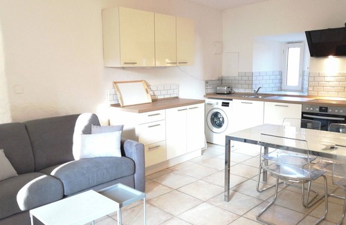 Pont-Saint-Esprit Apartment | Cottage VIGNES on french vacation farm in Provence