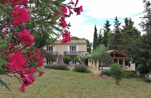 Pont-Saint-Esprit Apartment | Cottage VIGNES on french vacation farm in Provence