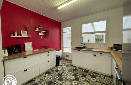 Talmont-Saint-Hilaire Cottage | Cottage with games and terrace in La Guittière