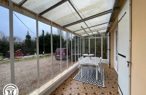 Talmont-Saint-Hilaire Cottage | Cottage with games and terrace in La Guittière