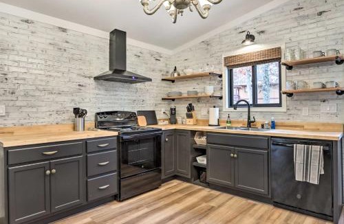Osage Beach House | Cottage w/Grill & Fire Pit in Osage Beach!