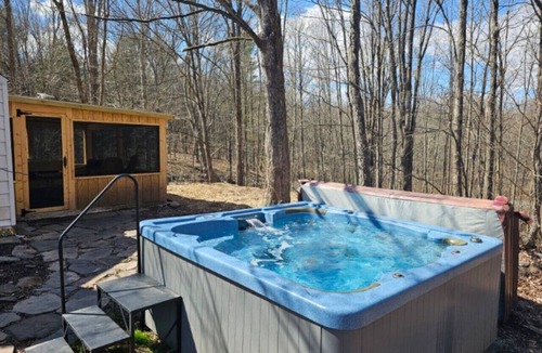 Cairo House | Cottage w/hot tub 15min to Windham & Catskill