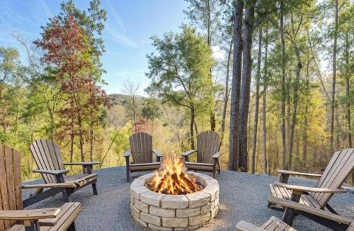 Blue Ridge House | Cottage w/Hot Tub: 3 Mi to Downtown Blue Ridge!
