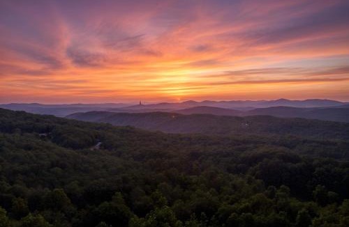 Blue Ridge House | Cottage w/Hot Tub: 3 Mi to Downtown Blue Ridge!