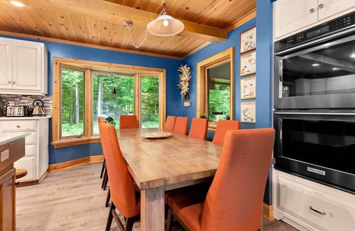 Novar House | Cottage w Hot Tub & Sauna on Clark Lake
