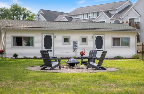 Whitmore Lake Cottage | Cottage w/Lake Access Unit 1
