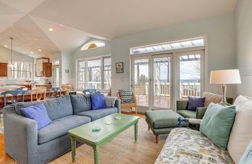 Manistee House | Cottage w/Private Beach + Fire Pit in Manistee!