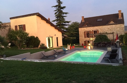 Trelou Sur Marne House | Cottage white orchids