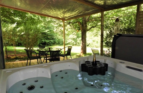 Grand-Vabre Cottage | Cottage with private jacuzzi