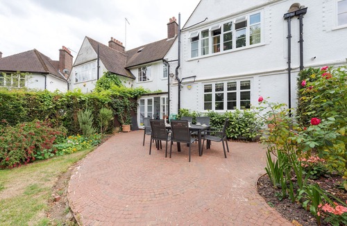 Golders Green House | Cottage with a Garden in Golders Green by UnderTheDoormat