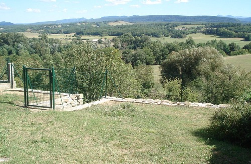 Regat Cottage | cottage with beautiful views of the Pyrenees