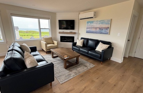 French Village Cottage | Cottage with breathtaking ocean views and direct beach access