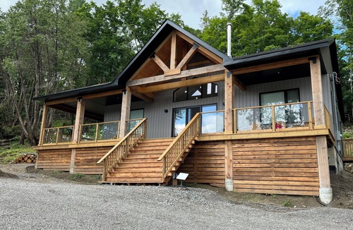 Glenfield Cottage | Cottage with a View! Hillside Cottage (J&L’s Lakeside Cottage)- Griffith