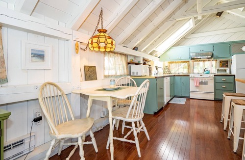 Great Neck Cottage | Cottage with Direct Water Access!