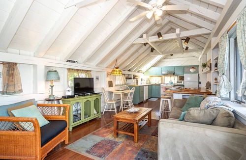 Great Neck Cottage | Cottage with Direct Water Access!