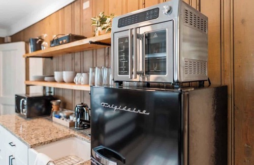 Lookout Mountain Cottage | Cottage with Free Breakfast