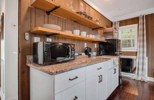 Lookout Mountain Cottage | Cottage with Free Breakfast