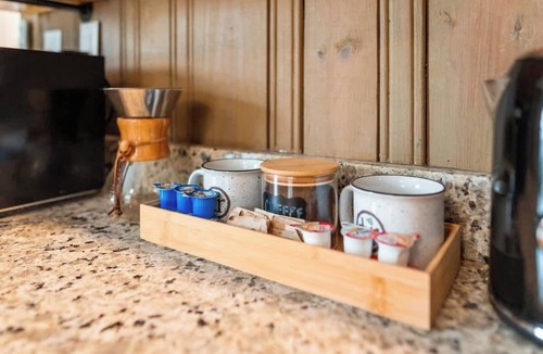 Lookout Mountain Cottage | Cottage with Free Breakfast