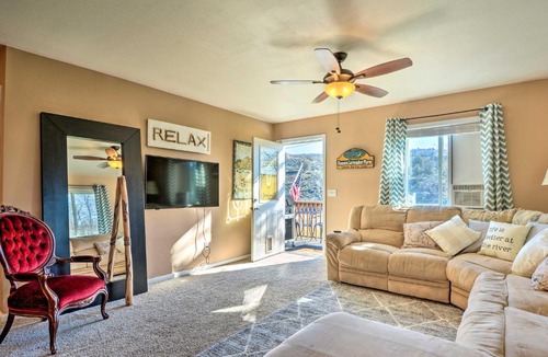 Hornbrook House | Cottage with Fire Pit and Deck on The Klamath River!