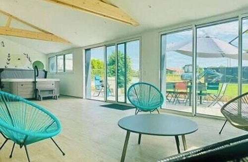 La Roche-sur-Yon House | Cottage with spa between beaches and Puy du Fou