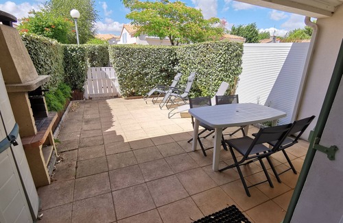 La Tranche-sur-Mer House | Cottage with pool and parking, near the beach