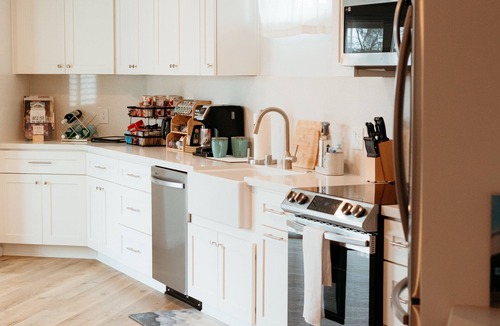 Lodi Cottage | Cottage with Full Kitchen, Private Pool & Sauna, Steps from Lodi Wineries!