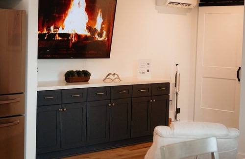 Lodi Cottage | Cottage with Full Kitchen, Private Pool & Sauna, Steps from Lodi Wineries!