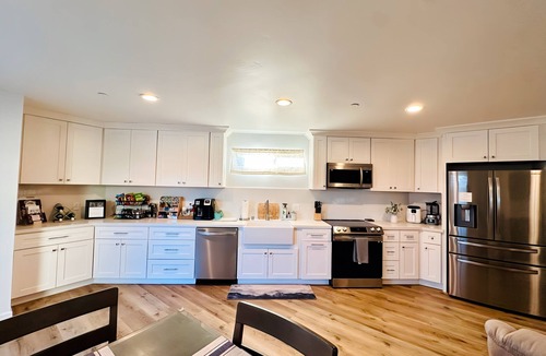 Lodi Cottage | Cottage with Full Kitchen, Private Pool & Sauna, Steps from Lodi Wineries!