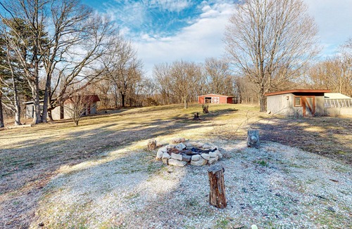 Eureka Springs Cottage | Cottage with garden patio, washer/dryer, central AC & grill