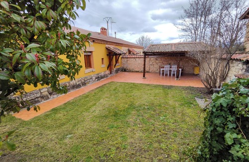 Orejana Cottage | Cottage with garden, fireplace and barbecue. Located in an area with unique charm.