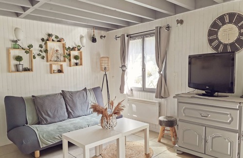 Ablon House | Cottage with garden in the countryside